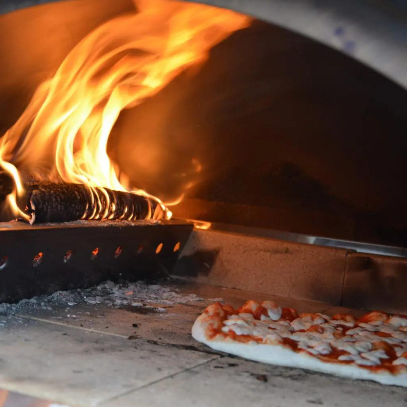 XO APPLIANCE XOPIZZA1CA Tabletop 24" x 16" Wood-Fired Oven in Carbona (Black) Black - XOPIZZA1CA
